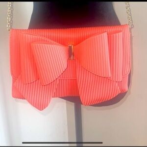 She’s Cute As a Bow 🎀 purse 👛